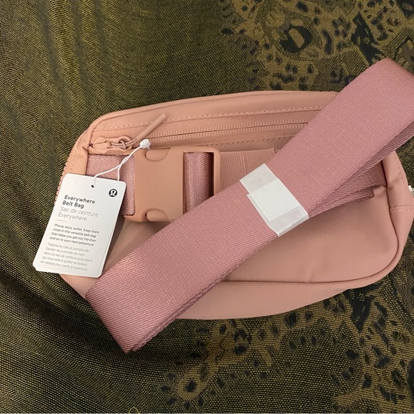 LULULEMON EVERYWHERE BELT BAG IN RARE PINK PASTEL - Picture 3 of 8